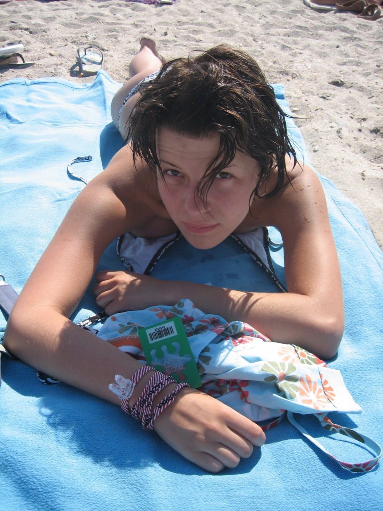amatrice nue sur la plage